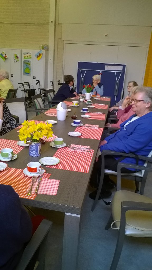 LD_HilverZorg's tweet photo. Sfeerbeelden van de zeer geslaagde high tea, mogelijk gemaakt door de vrijwilligers van @randstad en @HilverZorg https://t.co/3R7Piyeu1g