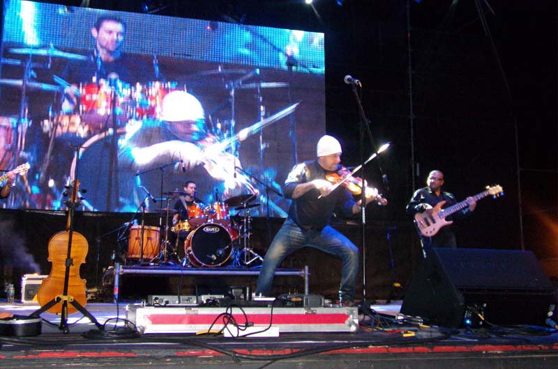 Primer noche de MeEncanta Bolívar 2016 y el cierre de <a href="/leandrolovato2/">Leandro Lovato</a> Mirá las imágenes bolivarhoy.com.ar/leermunicipio.…