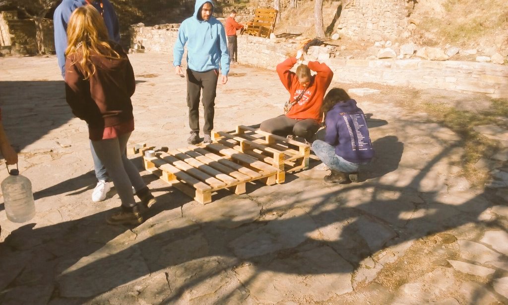 impeesa424's tweet photo. Retweeted SCOUTS DE ARAGÓN (@ScoutsdeAragon):

Rovers de @ScoutsDeAragon de servicio en Griebal durante este fin d… https://t.co/U1OUVTCHGi