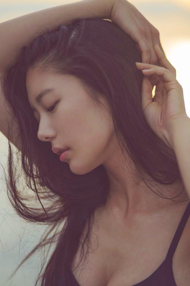 RachelBilsonOC's tweet photo. Sexy Korean actress, Clara Lee https://t.co/zStFTLjFGN https://t.co/hrpUgDyhsd