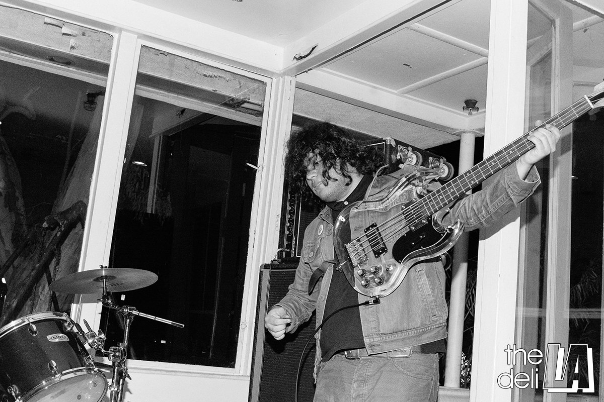 Lawndale scuzz trio NOYES are touring up the West Coast for their "Relapse" EP: ow.ly/Z6abr