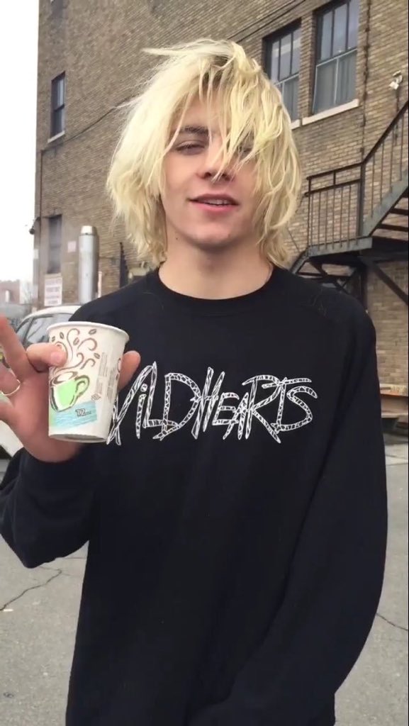 R5_Family's tweet photo. He needs a haircut 😂 https://t.co/i6SBKXD0Uq