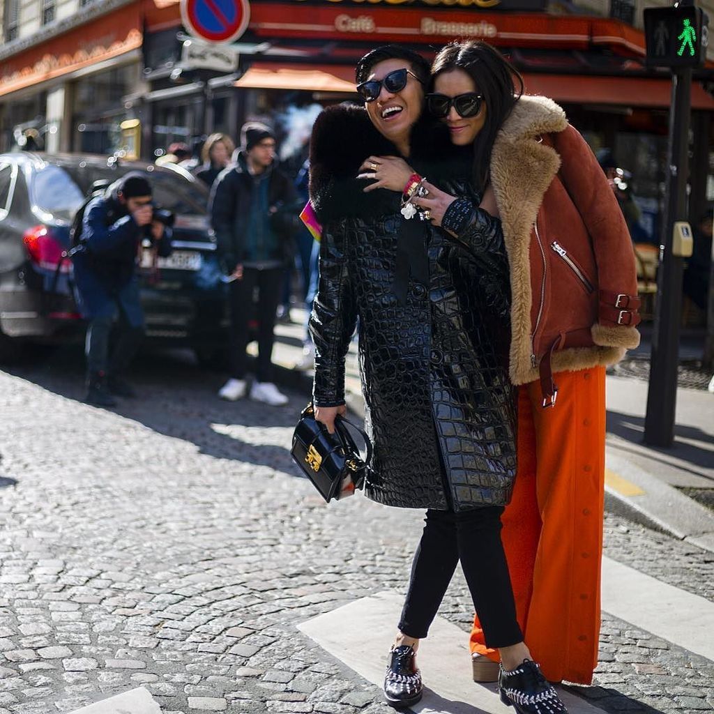 WalkingCanucks's tweet photo. Paris Women's Fashion Week
@tinaleung got a green light🚦from @bryanboycom 😄
📷: @walkingcanucks

#fw16 #pfw #parisfa… https://t.co/Ob1fcVHv38