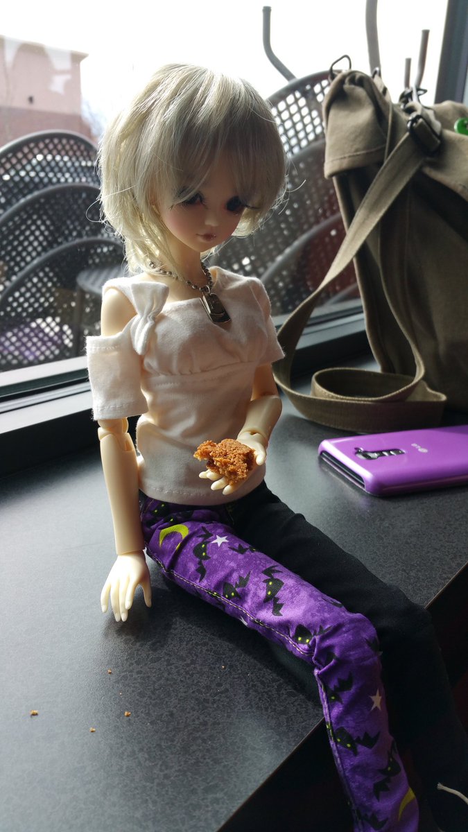 trulyteru's tweet photo. Hanging out with @LilacLayne at @cafeyumm. Our #bjd Clover got some of their delicious cookie! https://t.co/tWf7XoNvsg