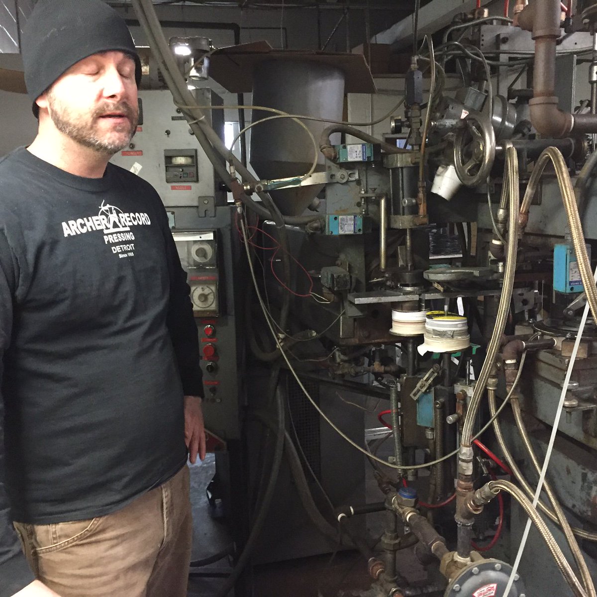 sultansofstring's tweet photo. Mike Archer f/ #ArcherRecordPressing in #Detroit gave me a tour of his plant.
Wow are these 70s machines ever cool! https://t.co/JZxuNQtVpV
