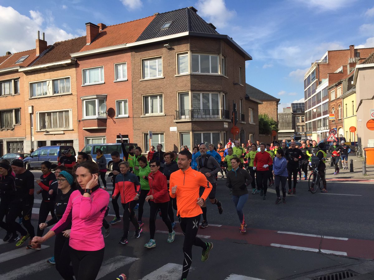 rslab's tweet photo. Eerste impressies van onze #wemoverunners run met @Jeroen_Dhoedt #ghelamcoarena #runnerslabgent #asics https://t.co/OguxBdbpDp