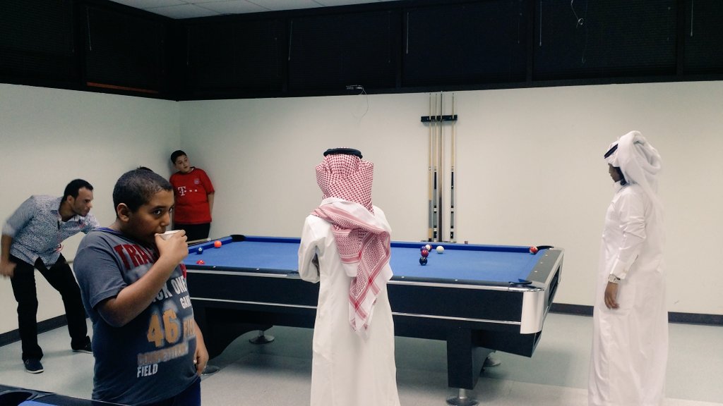 Werathy's tweet photo. الشباب يمارسون الألعاب في النادي https://t.co/hxSBDZ0xPg