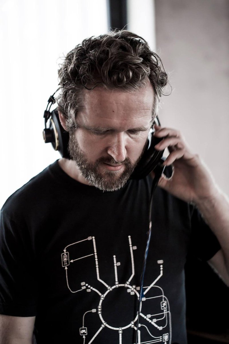 Happy Weekend! Dusk, a long drive ahead, final destination: the beach. Catch some sun: bit.ly/21DenJn