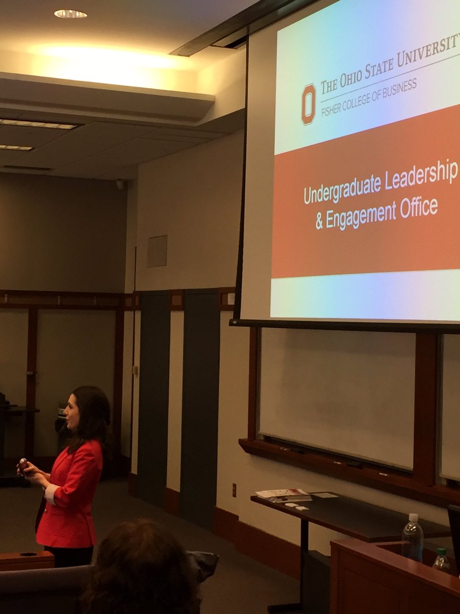 FCOBUndergrad's tweet photo. ULEO enlightening prospective students #VFD16 #FutureOfFisher https://t.co/VLHTSiPEs8