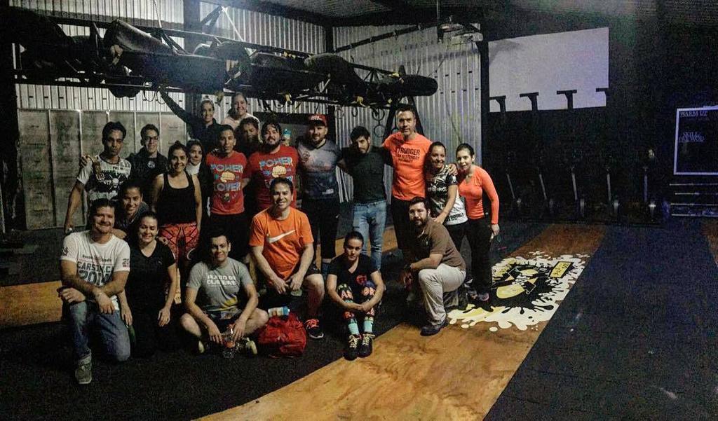 big_nacho's tweet photo. 16.2 es mejor en familia... #Crossfit #CrossfitFamily #TheOpen #Reebok #Barbell #CrossfitOpen #WOD #PowerCross #Ban… https://t.co/mRadraysmE