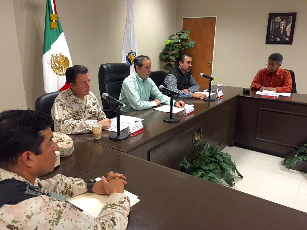 PURONJOHNSTON's tweet photo. Estamos en nuestra asamblea semanal de seguridad, Febrero14: 125 Robos, Febrero15: 49 Robos, Febrero16: 37 robos. https://t.co/1nZGNUlm2G