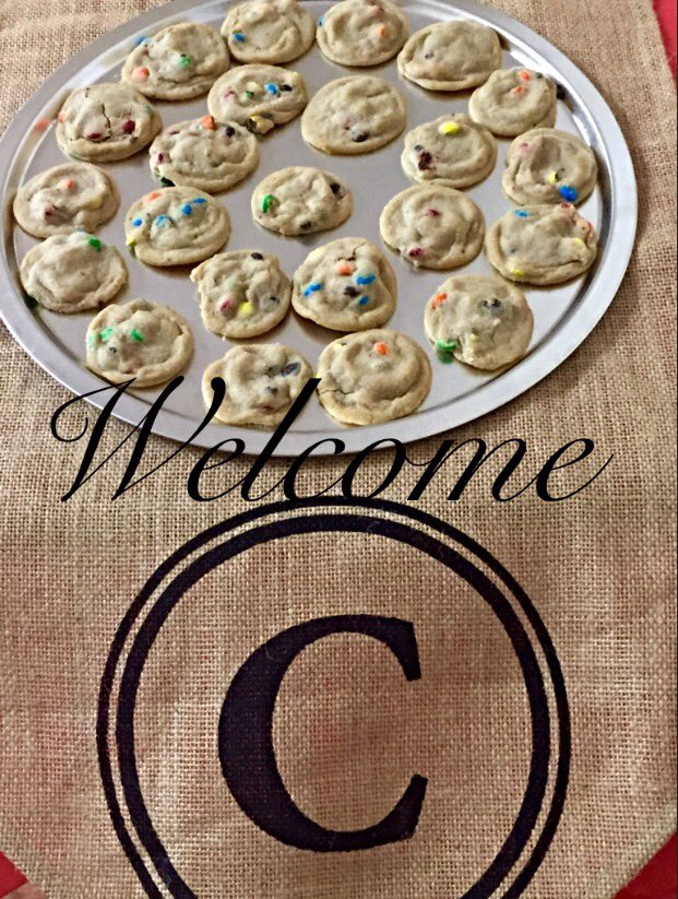 CanvazSalon's tweet photo. Enjoy Cookies for Carla today. #bowlinggreenky #canvazsalonandspa #salonteam #welcome 🎨🍪 https://t.co/w6RpiCPHlL