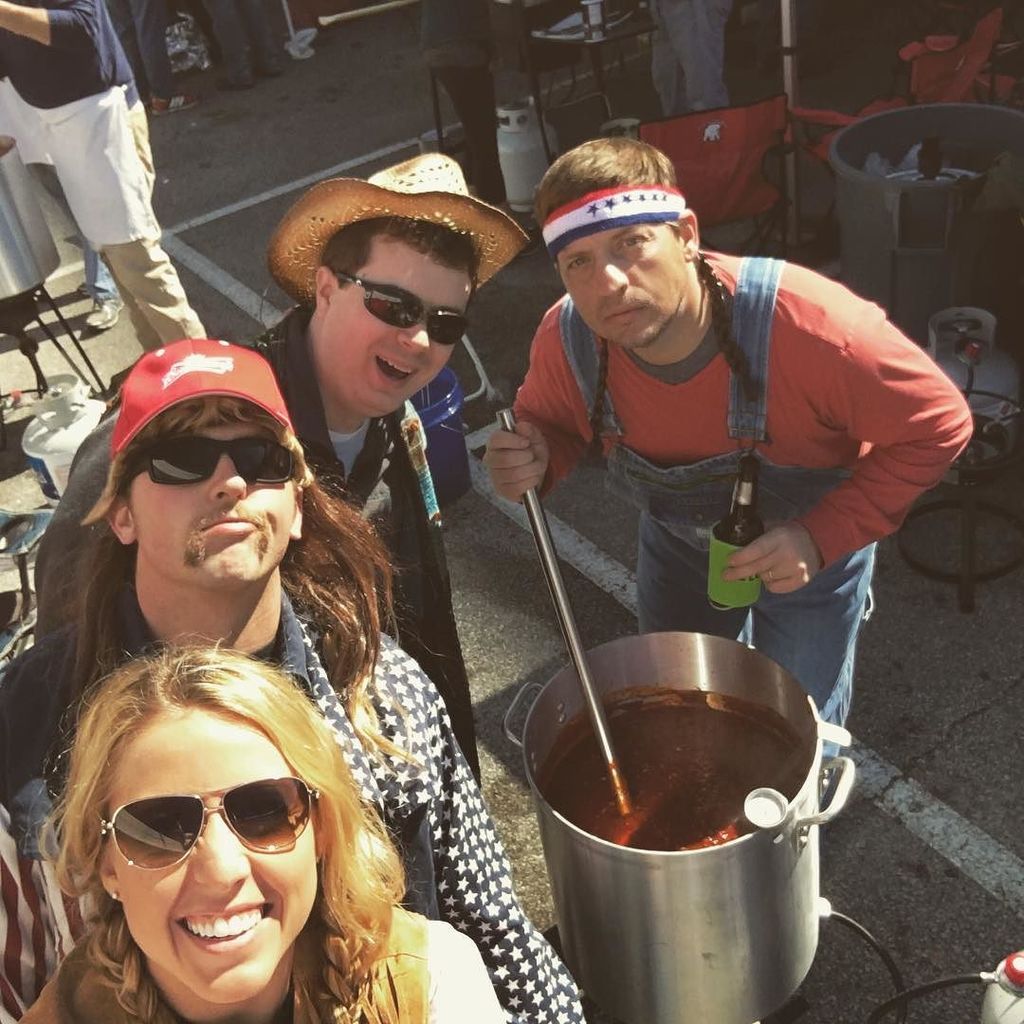 ChiliRayCyrus's tweet photo. Ain't no chili like a Backwoods chili. @exceptionalfoundation #chilicookoff #chiliraycyrus #selfiestick https://t.co/mKQi7G6K0f