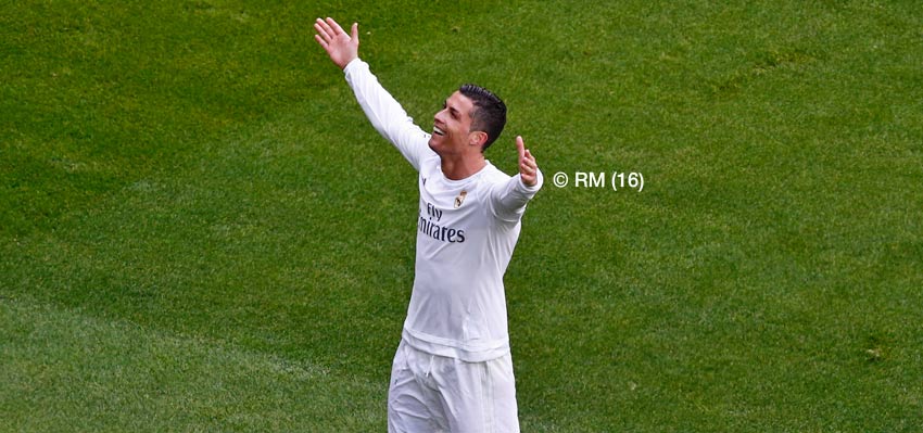 realmadrid's tweet photo. ¡Así celebró @Cristiano su 4º tanto del encuentro! El quinto para el Real Madrid. 

#RMLiga #HalaMadrid https://t.co/Xf0cZUFAlA