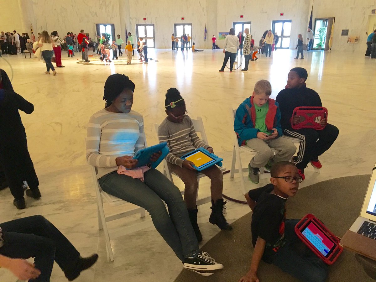 MHSEdTech's tweet image. Exciting morning using #EdTech with parents and sponsors at the @miltonhershey  winter family weekend