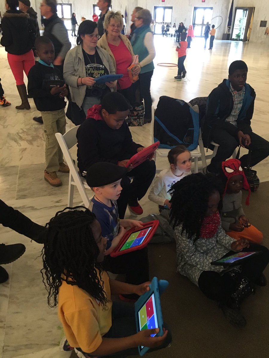 MHSEdTech's tweet image. Exciting morning using #EdTech with parents and sponsors at the @miltonhershey  winter family weekend