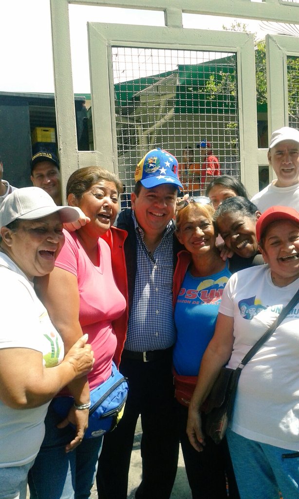RMarcoTorres's tweet photo. La #MisiónAlimentación en articulación con los Consejos Comunales garantiza los alimentos al pueblo https://t.co/qpHKayNx0E