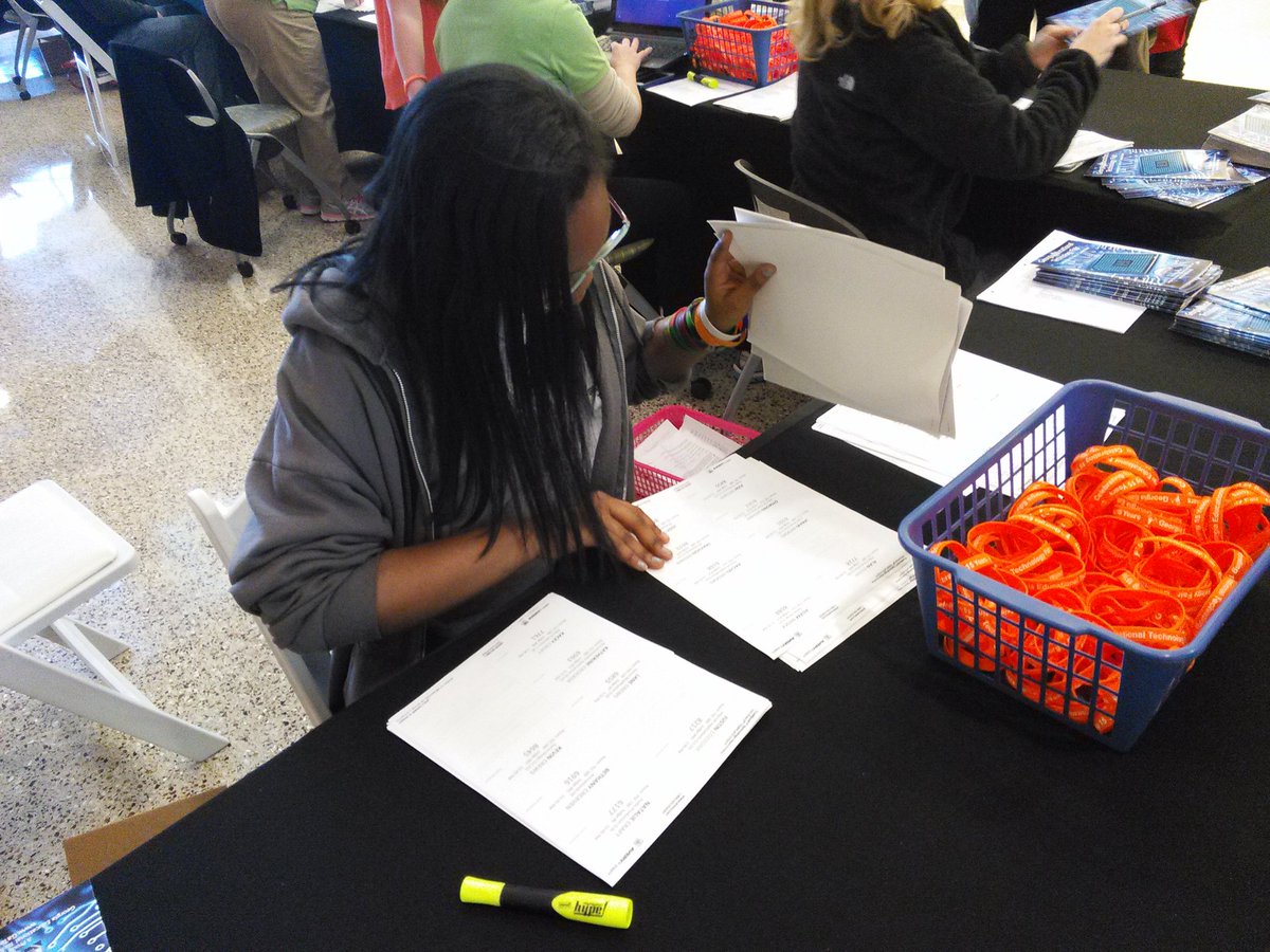 zlbrownschools's tweet photo. Best Tech Fair Ever! #gatechfair2016 https://t.co/q1CC6JbTv1