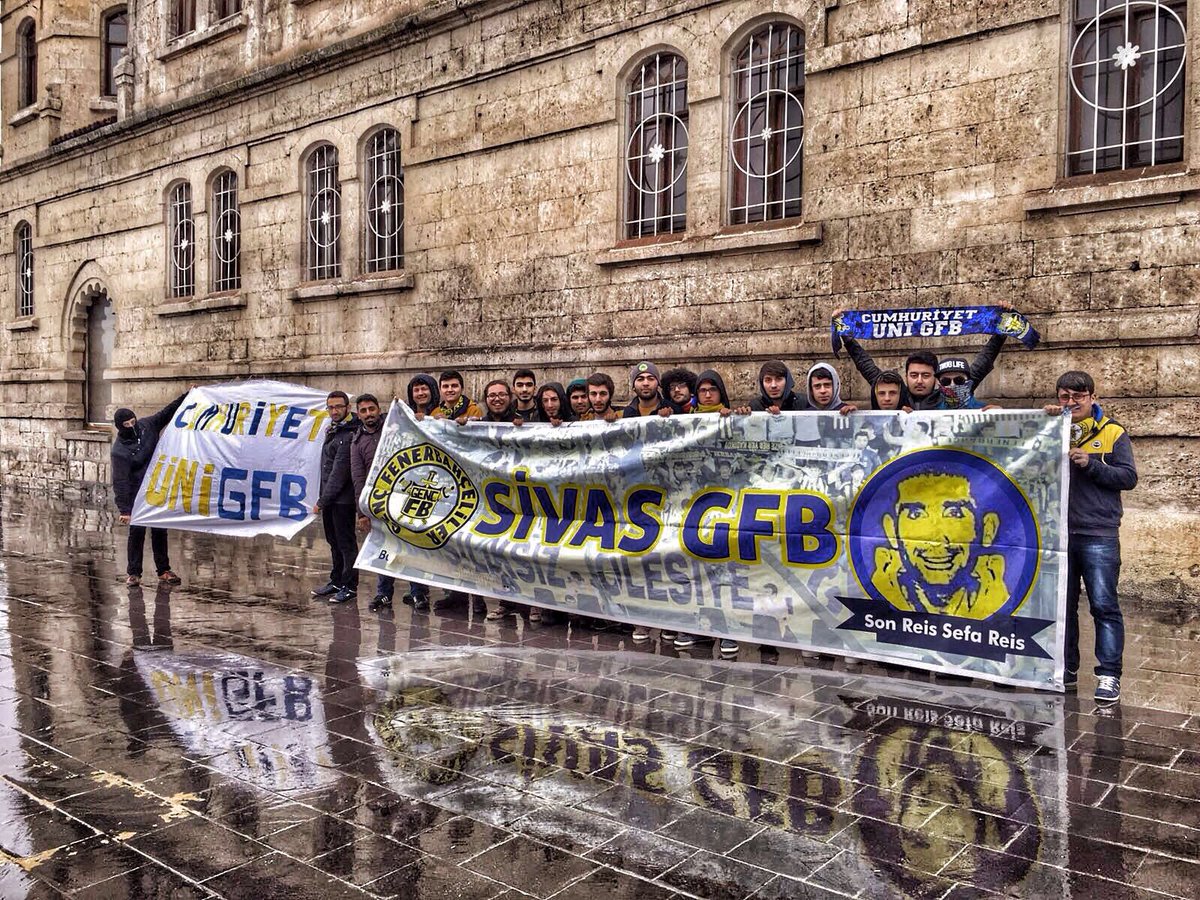 Niğde Lise GFB ve Sivas Lise GFB bugünkü basketbol maçı için Kayseri'deydi.