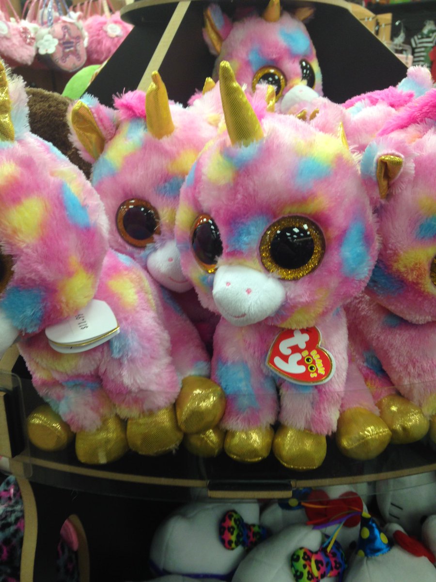 dot_spoticus's tweet photo. Found some #cousins at #bucees! #lunchtime #unicornarmy #unicornadventures #cruisin4acruise https://t.co/3agW4BMcjC