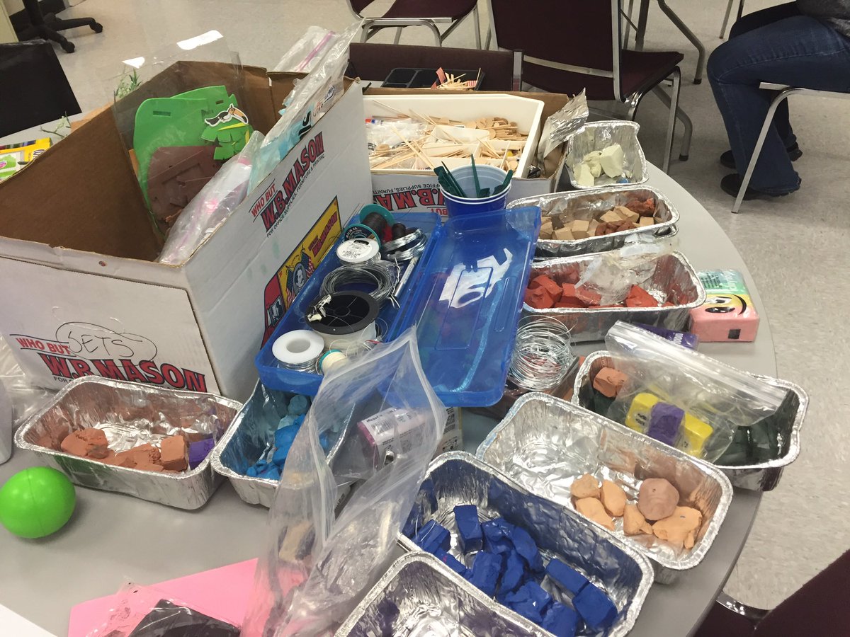 tgonzalezread's tweet image. @mrsmorgan39 @ChiefChat @kemnitzer3 @RJLMassapequa #makermorning