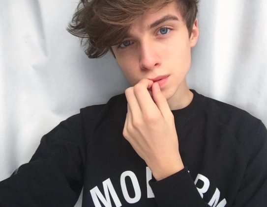 aarcticmxnkeys's tweet image. new fake / rt if you're cool