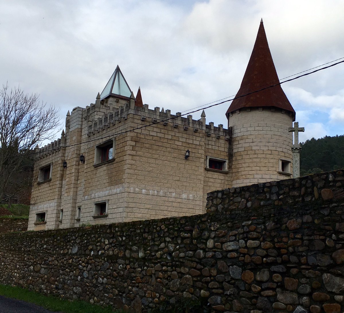 MaltratoPaisaxe's tweet photo. 2 de las últimas fotos de mi castillo (en directo, #AugasMestas) @AntiaDiazLeal @ftabara @vozlemos @elprogreso_Lugo https://t.co/RjvTHRLtsV