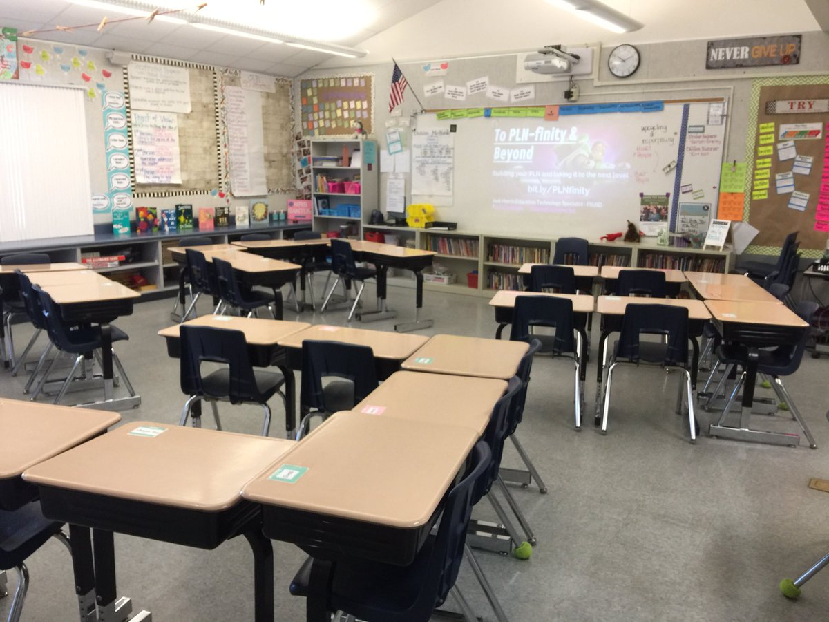 EdTechSpec's tweet photo. So this is my 1st session at #cuerockstar. Some might see it as a #PresenterFail...but I'm gonna watch @John_Eick ๐ค https://t.co/3SQW71jzaq