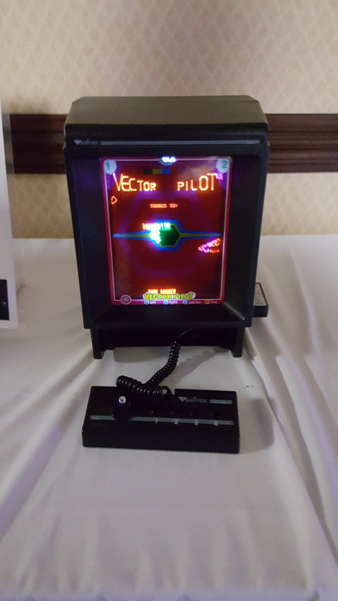 EyewearMan's tweet photo. #Vectrix was cool #VectorPilot at #LouisvilleArcadeExpo #RetroGaming https://t.co/rDF6Iveygf