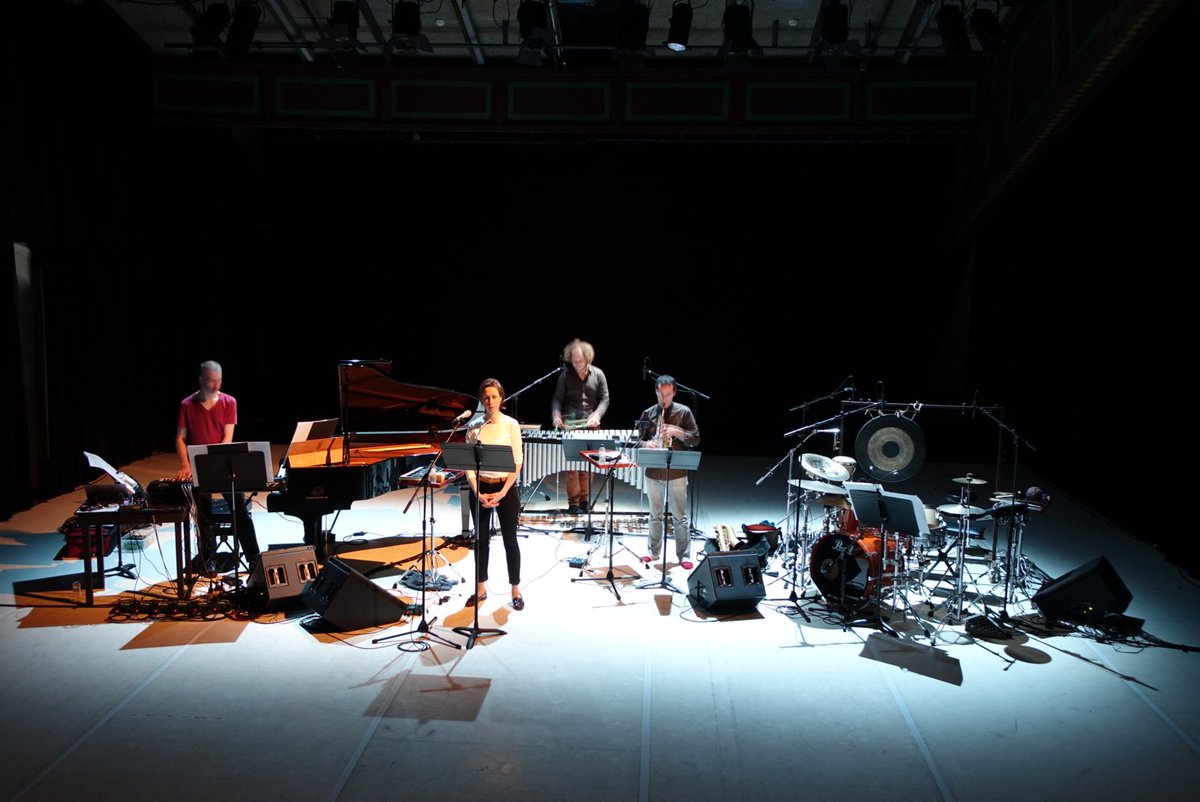 WeSpokeNewMusic's tweet image. Pictures from our concert at @mercatflors ! Thank you Barcelona, this was fun! @lauditori