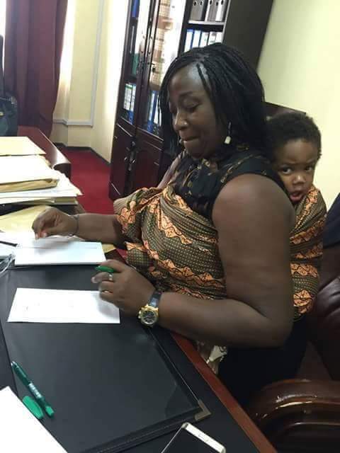 SueNyathi's tweet image. Minister of Local Govt &amp;amp; Rural Development, Sierra Leone, aptly portays the life of a working mother.