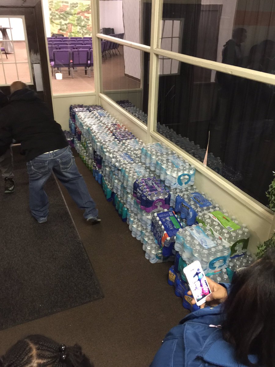 EBelievers's tweet photo. Truck load of water donated by Revival Center COGIC, Des Moines, Iowa, to help support  Flint, MI https://t.co/6AxXl6gjzw