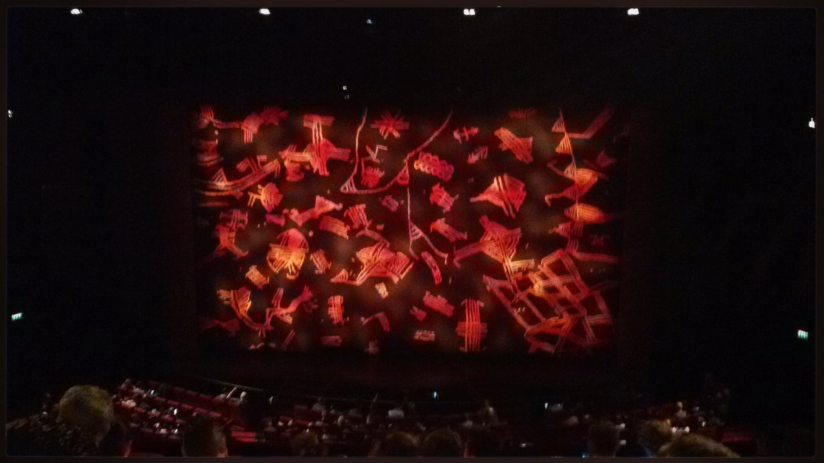 immermitbuch's tweet image. Gleich gehts los! #KönigderLöwenMusicalHamburg ❤ Leider nur ein Foto vom Vorhang, man darf ja nicht fotografieren :(