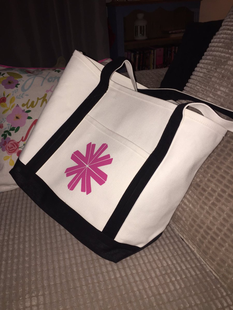 JadeTambini's tweet photo. Absolutely ❤️ my new favourite bag, been using it all week! Thanks @PRAHSciences for the #Biowales2016 freebie! https://t.co/BY7WFrwJWR