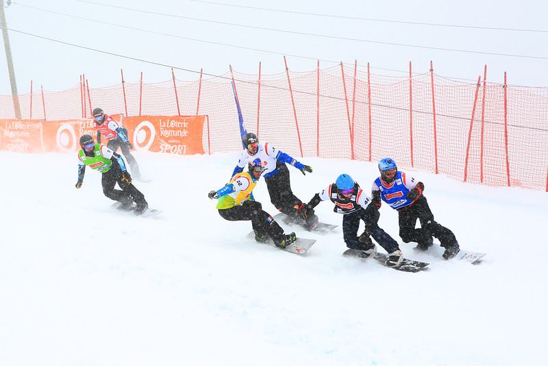 Finals men sbx WC Veysonnaz race 1 with Glenn de Blois (NED) in black,