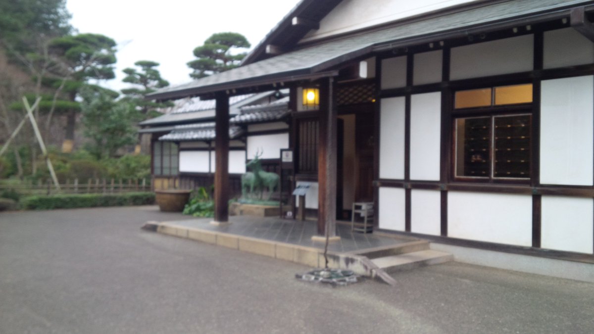 TimberSquirrel's tweet image. Those craftsmen who did (and do) all the Japanese style woodwork and joinery never cease to amaze me.