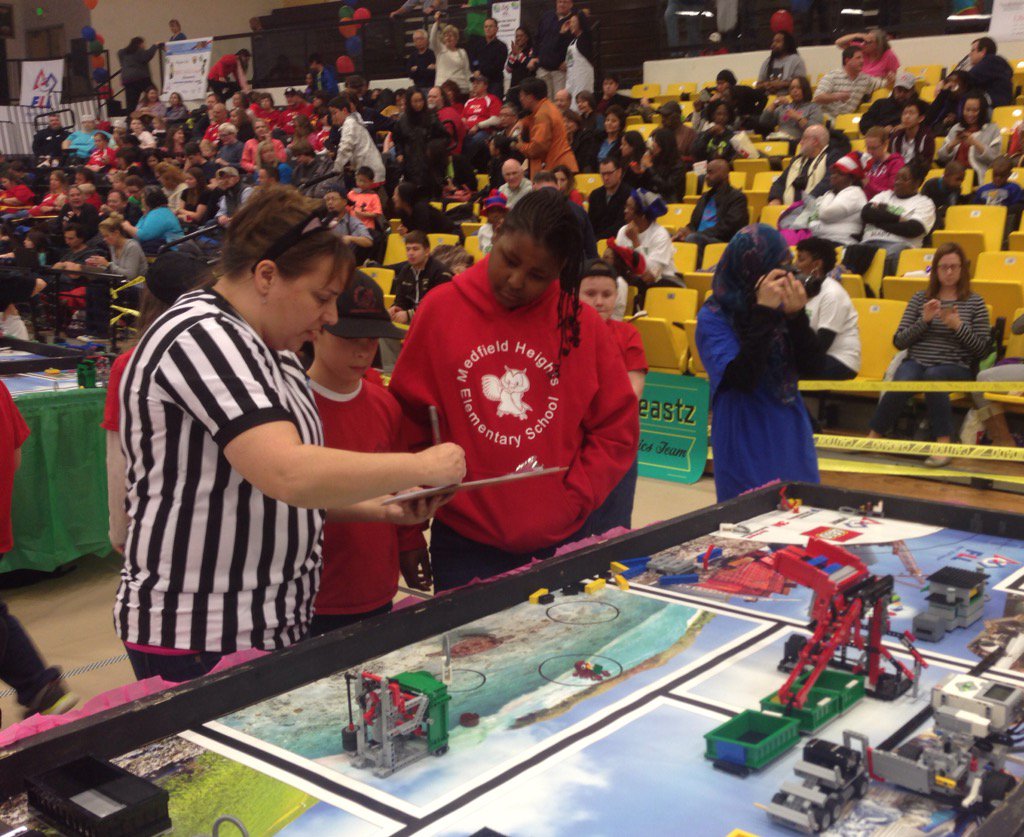 jay8828's tweet image. Medfield Owlbots scoring round 1 at the First Lego League State Championship. @MedfieldHeights @BaltCitySchools
