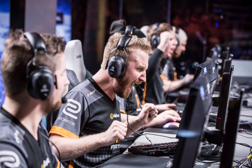 NVIDIAGeForceFR's tweet photo. Wow, une victoire expéditive (16-3) de @Fnatic vs @Luminosity dans la seconde manche sur Cache ! #IEM #IEMNVIDIA https://t.co/aqUt03fOFa