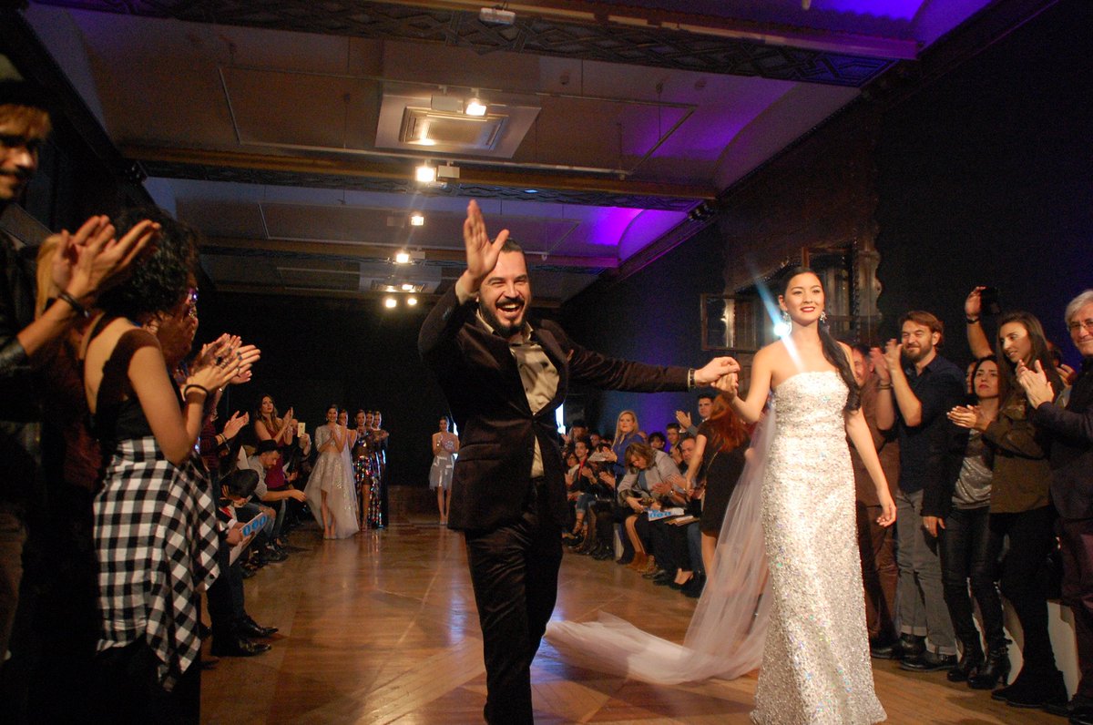 GranCanariaMC's tweet photo. Gran puesta en escena con diseños innovadores de @PedroPalmas3 sobre la pasarela de #GCMCbridal #moda #fashion https://t.co/vhbAlDQmsn
