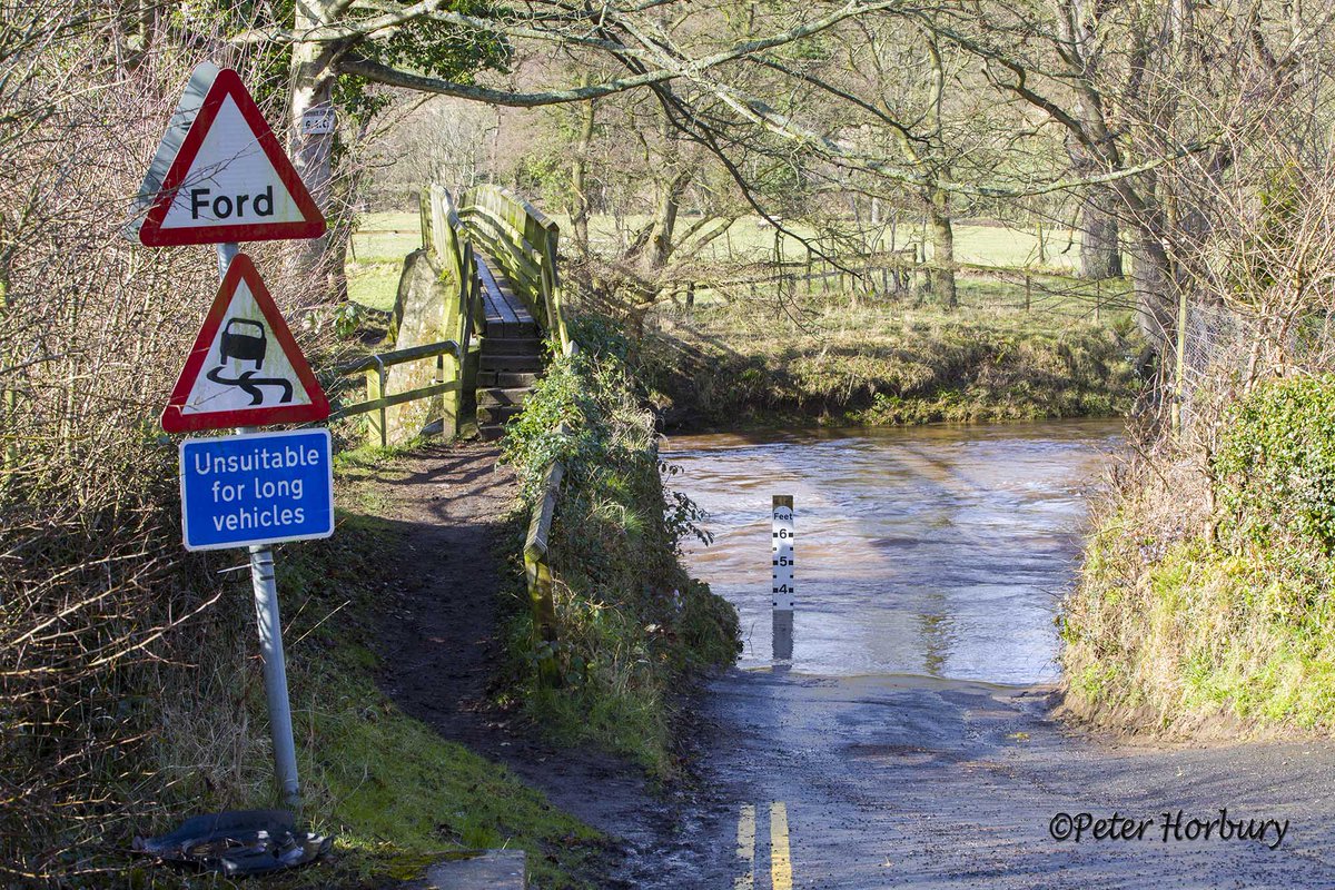HorburyPeter's tweet image. Oops @DPD_UK Grosmont ford Nr #Whitby van washed 100m down River Esk now sits next to Murk Esk tributary #RedFaces