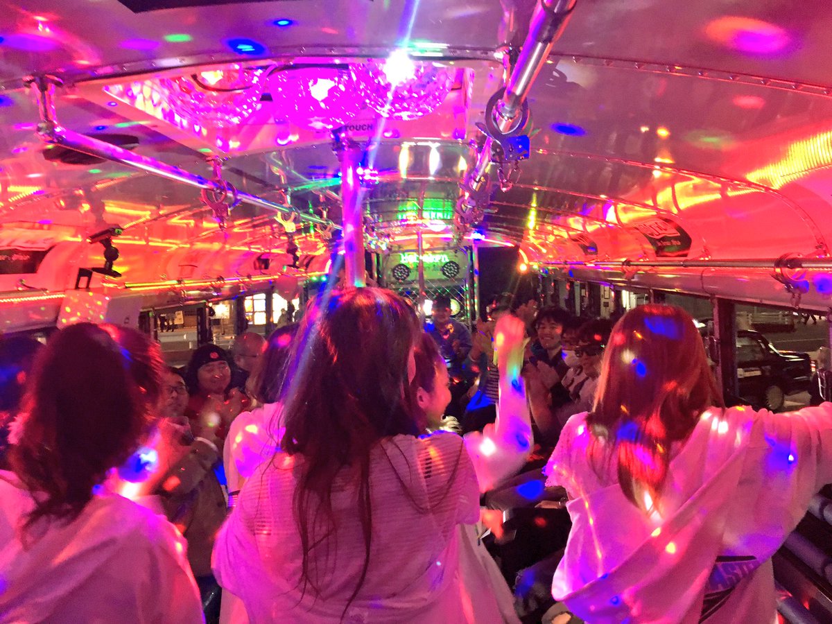 Hummer_Bus's tweet photo. Hummer Bus @Hummer_Bus × Bus Master @BUS_MASTER_info 🚎💨✨✨👯👯
ライブ中🎤🎶
#hummerbus #ハマーバス #BusMaster #バスマスター #アイドル https://t.co/63K4wSDVsG