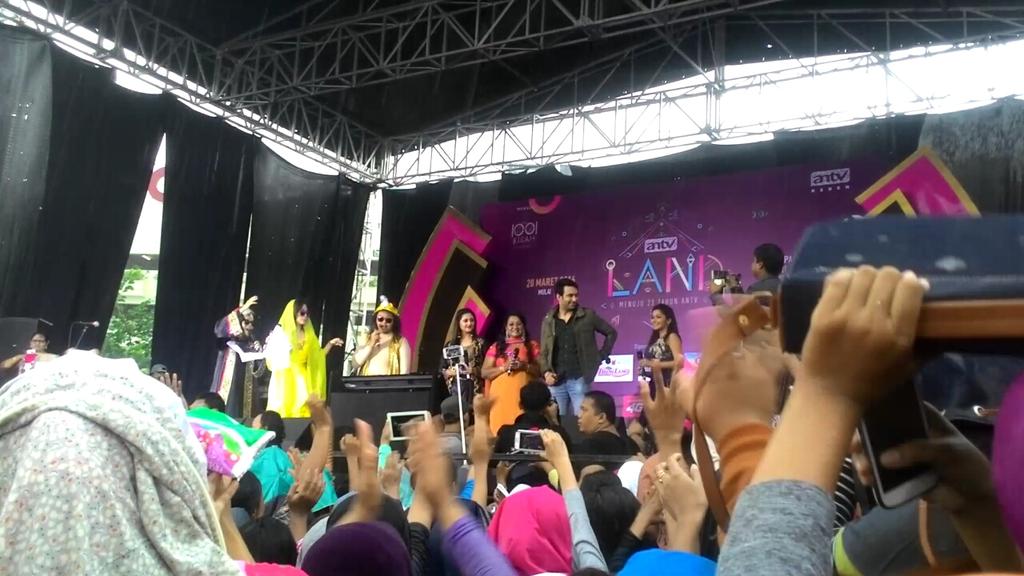 fighting for 😍😘 <a href="/Dutta_TinaDatta/">Tina Datta</a> <a href="/TheRashamiDesai/">Rashami Desai</a> <a href="/nandishsandhu/">Nandish Singh Sandhu</a> <a href="/faisalkofficial/">Faisal Khan</a> <a href="/whatsonANTV/">ANTV</a> #ANTVLANDBEKASI