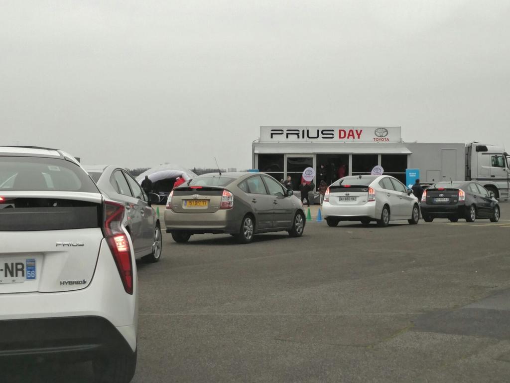 HybridLife_org's tweet photo. #Toyota #priusday le plus grand rassemblement de Prius en France autour de la #prius4 @PresseToyotaFr https://t.co/3xKPj2D38f