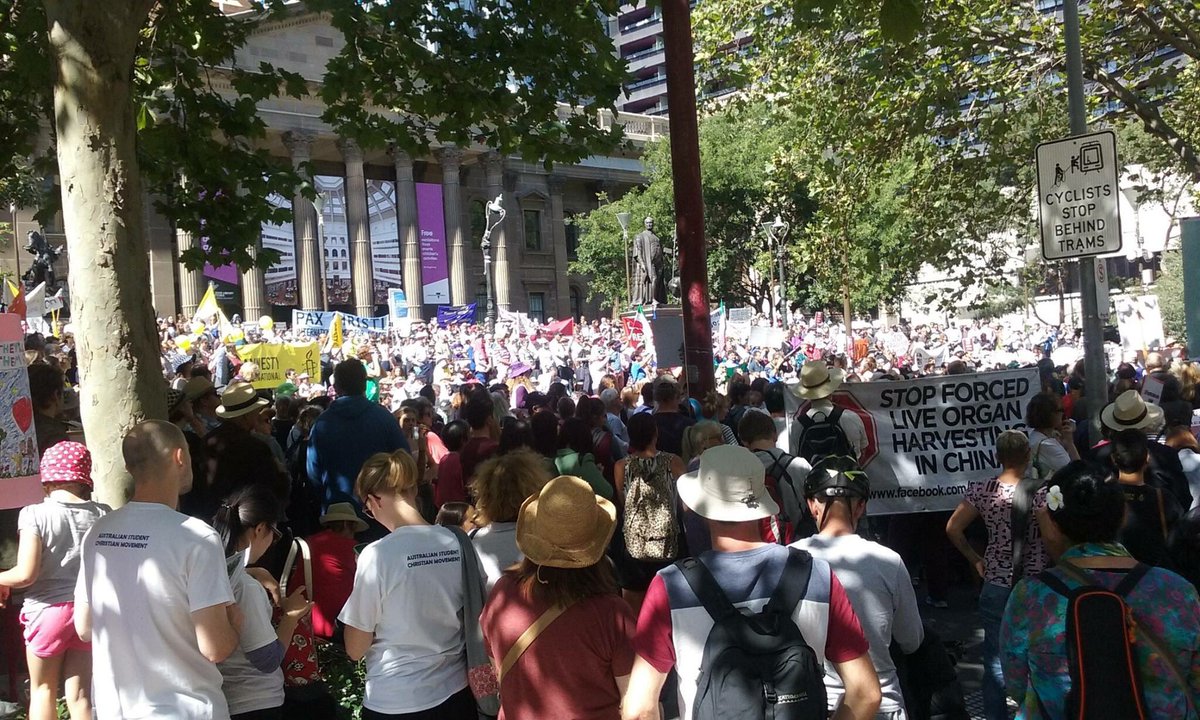 PalmSundayMarch's tweet photo. We rocked Melbourne at today's Palm Sunday March!  Thanks to everyone who joined us calling for #Justice4Refugees https://t.co/mrKAGzT12T