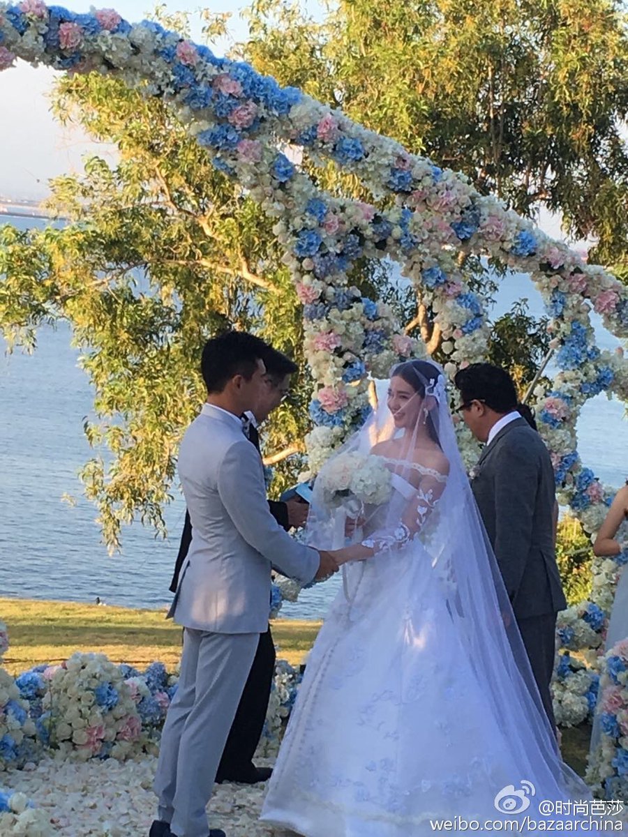 武侠天下 中華エンタメ情報 劉詩詩 リウ シーシー 呉奇隆 ニッキー ウー との挙式後に初めて雑誌のトップを飾る写真を撮影 T Co Mowsojeihy 劉詩詩 リウ シーシー T Co Imvsnfn7uw