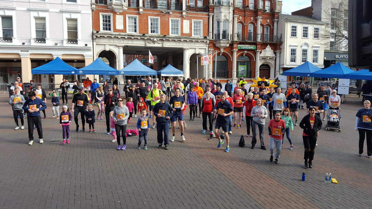 EtholleGeorge's tweet image. They limbered up, and then they were off ! #SportRelief2016 @IpswichGov with @BBCSuffolk