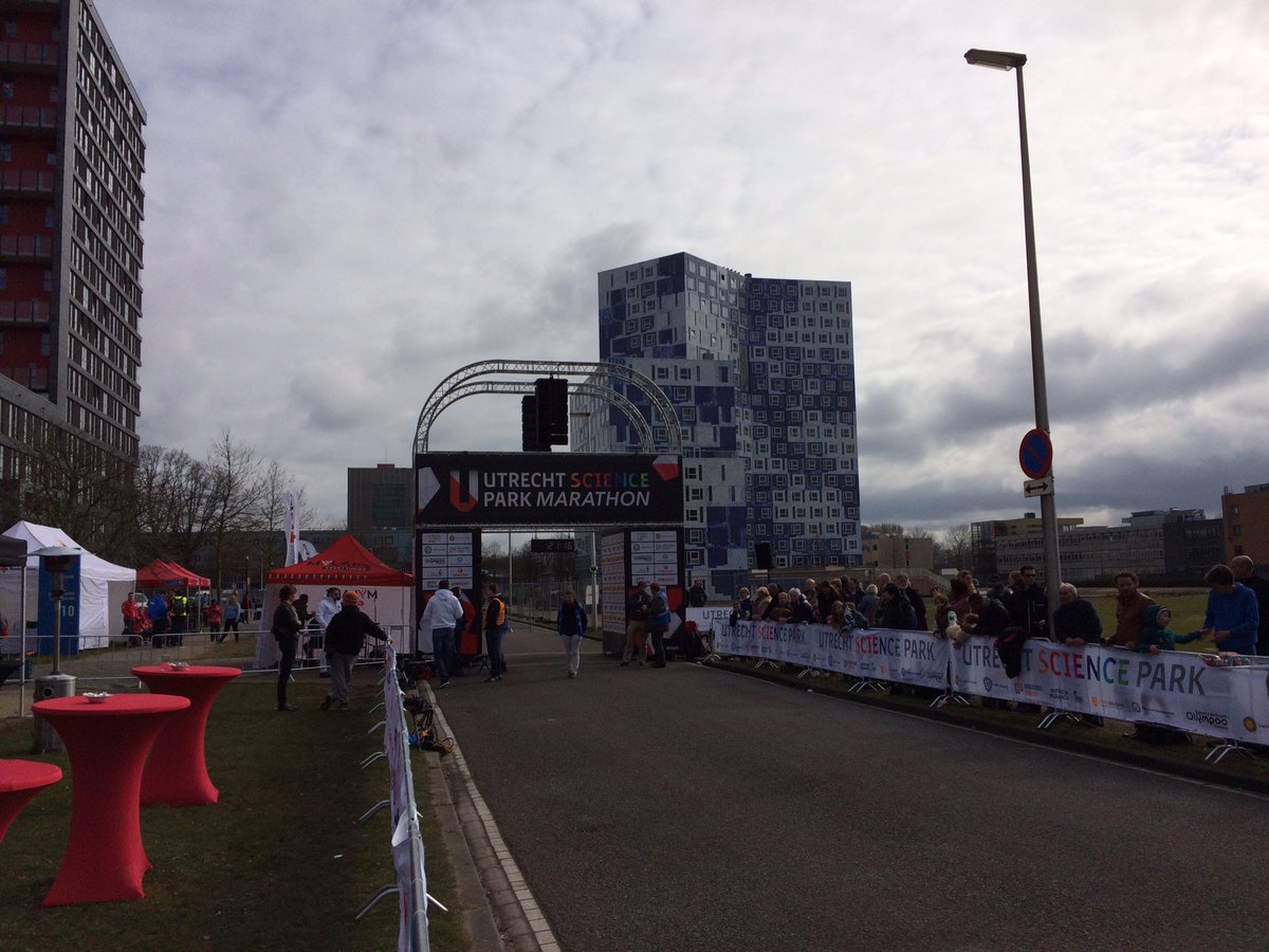 EventTimeNL's tweet photo. We zijn los @UTRMARATHON met @djsytse https://t.co/xLa456lg98