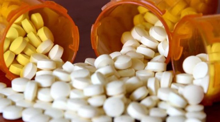 IndianExpress's tweet photo. Ban on sale of 344 drugs: Delhi HC to resume hearing pleas against Centre's order | https://t.co/YScRKsL0Zl https://t.co/MO0eaHcmjz