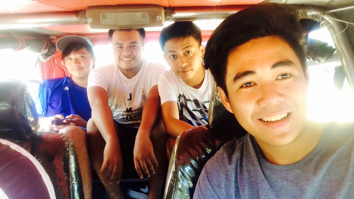 TonColmo's tweet photo. Nagpangbugtaw, Nagpangsugat kag Nanginaon. Hahaha #InstantRoadtrip #HSTropa 🚘😂 https://t.co/klLXcNOkRV