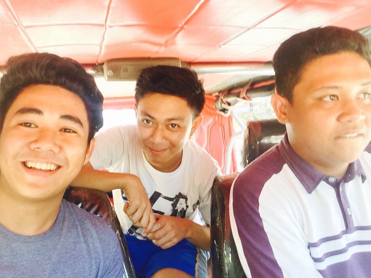 TonColmo's tweet photo. Nagpangbugtaw, Nagpangsugat kag Nanginaon. Hahaha #InstantRoadtrip #HSTropa 🚘😂 https://t.co/klLXcNOkRV